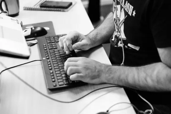Black & White image of advisers hands typing on a keyboard